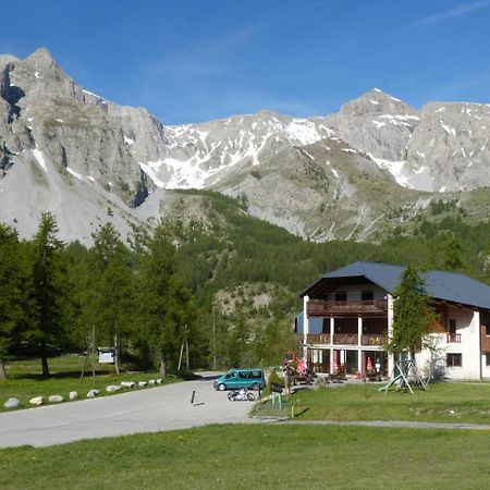 Auberge Des Aiguilles Entraunes Exterior foto